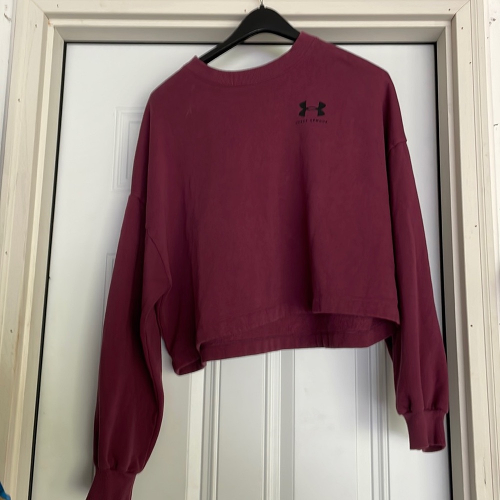Sweatshirt Women xl underarmour. Maroon